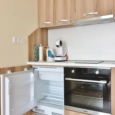 Flat & Free Parking Warna