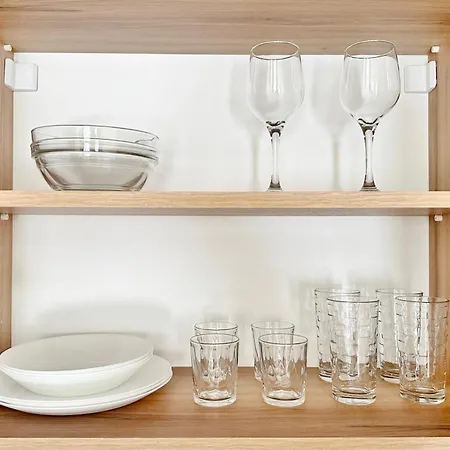 Flat & Free Parking Warna