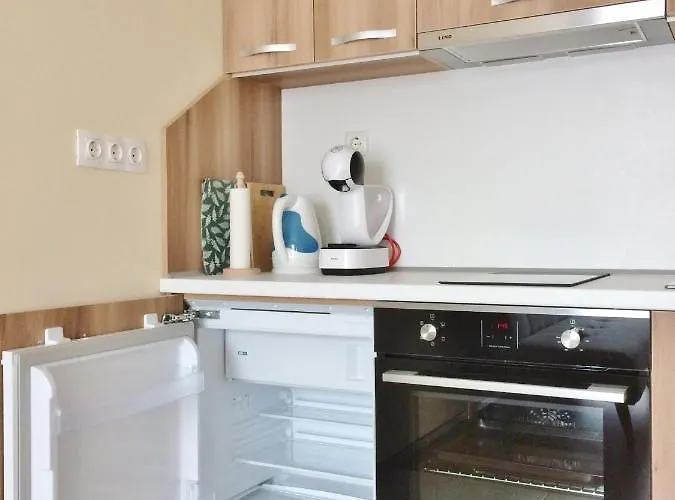 Flat & Free Parking Warna